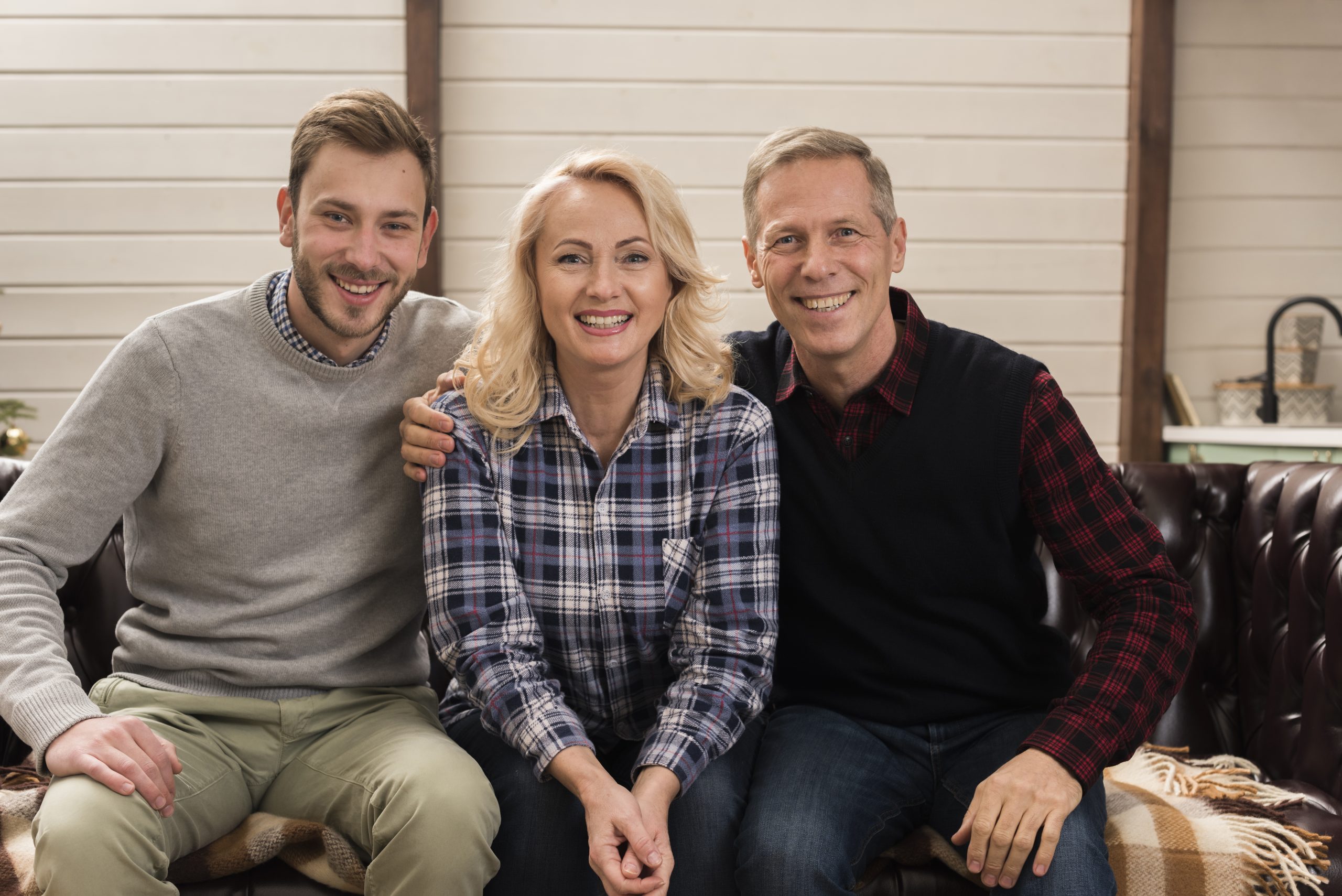 adulto com pai e mãe